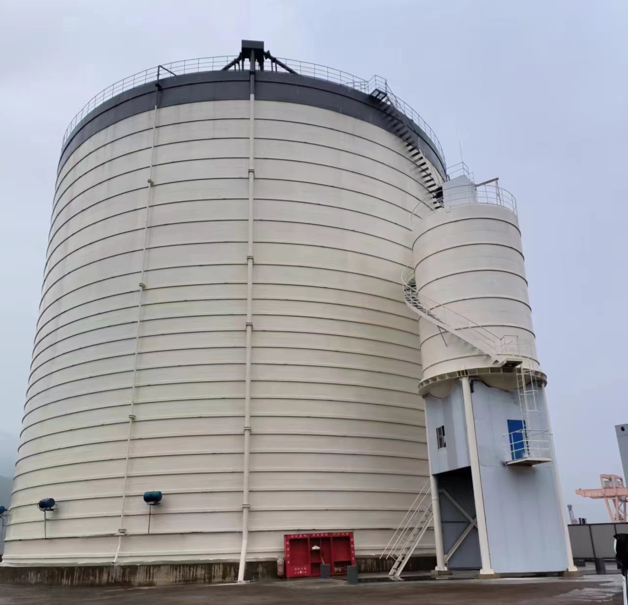 嘉鱼10万吨水泥钢板库